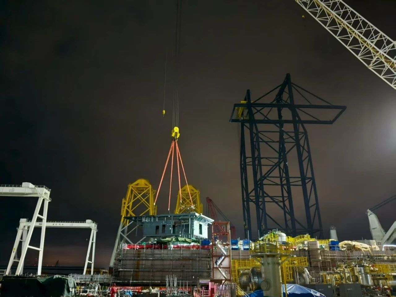 國慶中秋不停歇 一線奮戰(zhàn)顯擔(dān)當(dāng)——洛克石油潿洲10-3油田西區(qū)平臺建造現(xiàn)場紀(jì)實